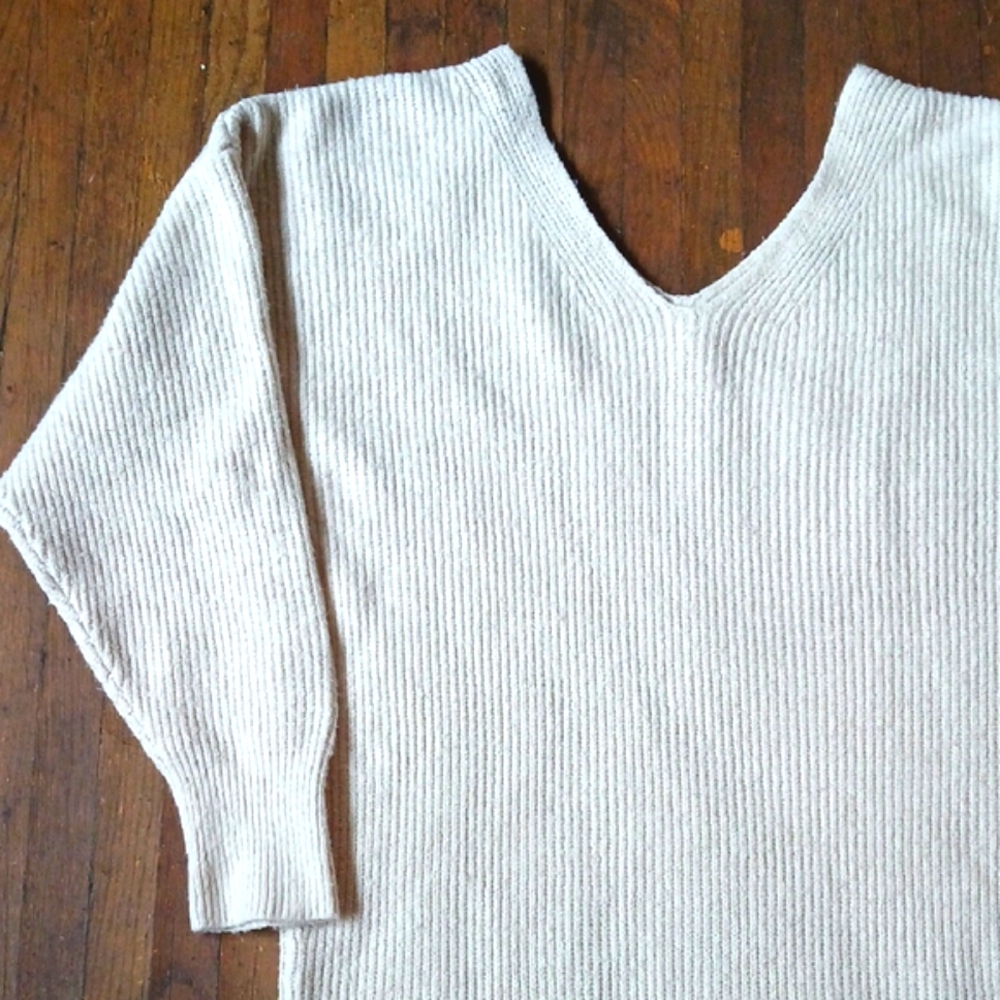 Express Cream V-Neck Sweater Ribbed Knit Tunic - Picture 4 of 13